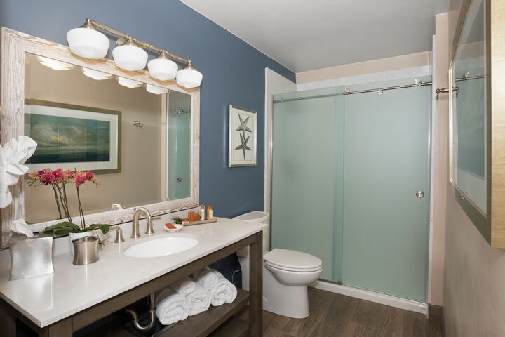 Sand Pebbles Inn
