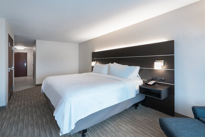 Holiday Inn Express & Suites Trinidad by IHG