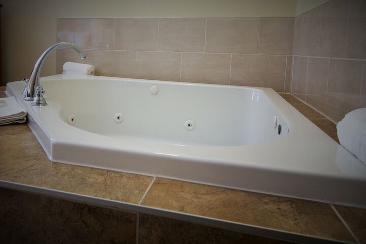 Hot Tub 102 of 108