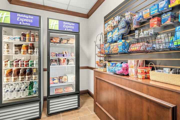 Holiday Inn Express & Suites Wilmington-Newark by IHG