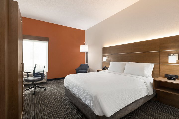 Room 17 of 36
