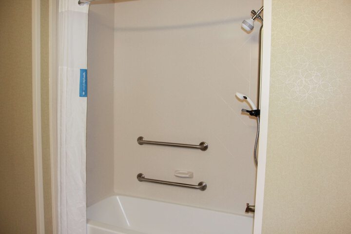 Room 27 of 48