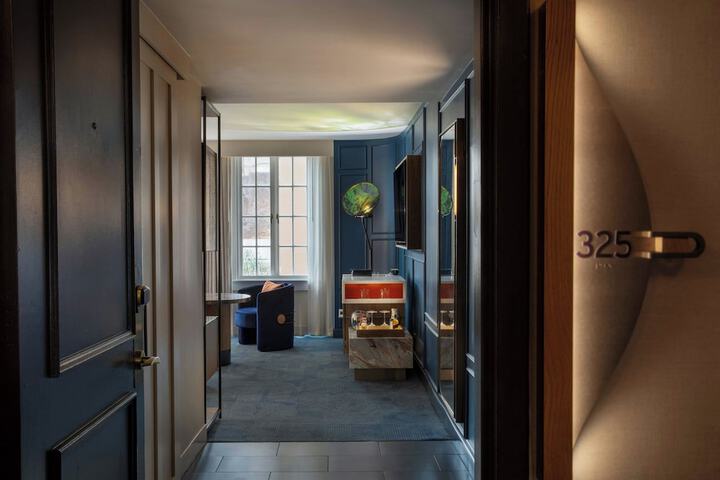 Room 27 of 100