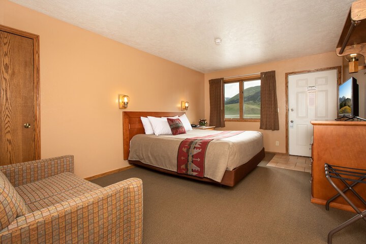 Room 16 of 46