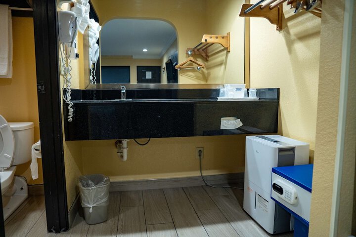 Room 16 of 31