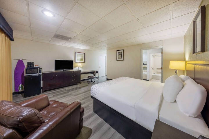 Room 17 of 39