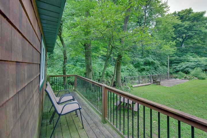 Tranquil Creekside Cabin in Dutch Country!
