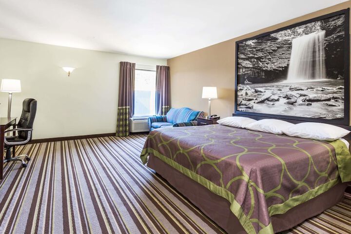 Super 8 by Wyndham Hull Street Midlothian / Richmond Area
