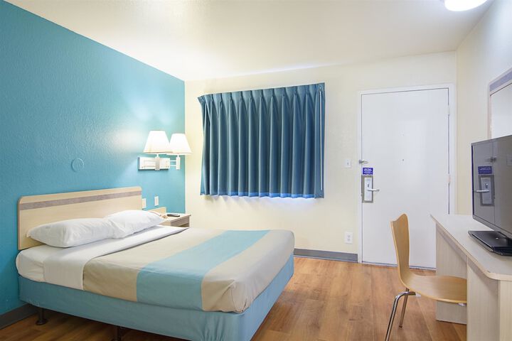 Room 11 of 30