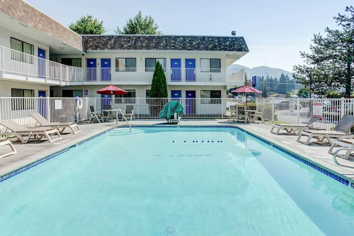 Motel 6 Grants Pass OR