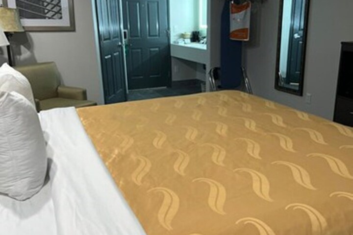 Room 27 of 35