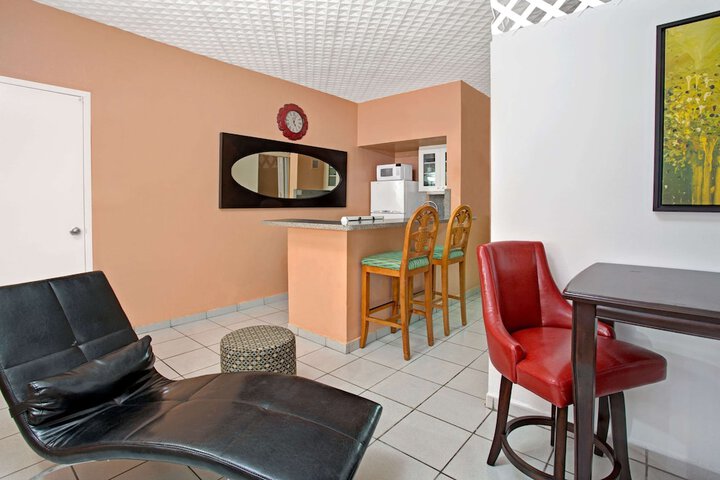 Room 19 of 33