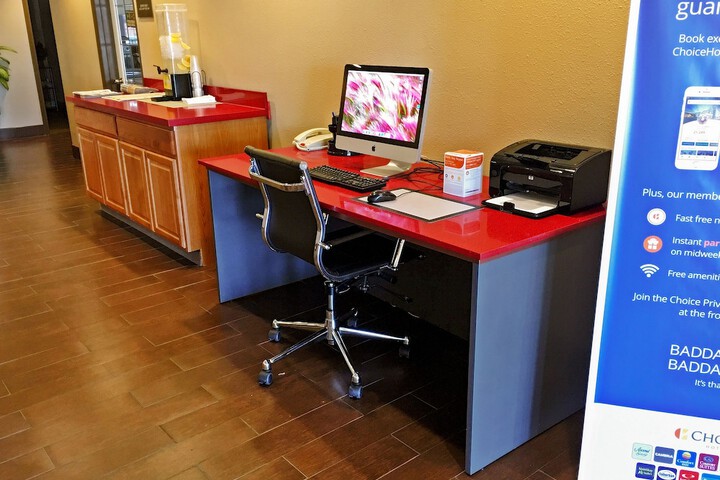 Business Center 87 of 90