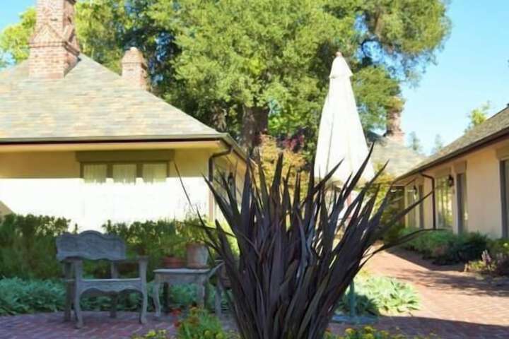 Vineyard Country Inn