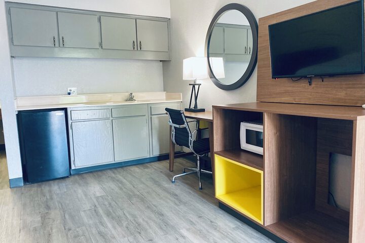 Room 13 of 23