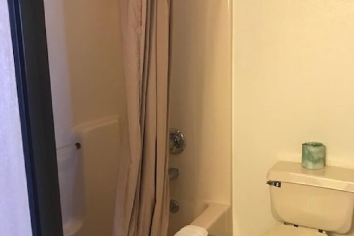 Room 25 of 42