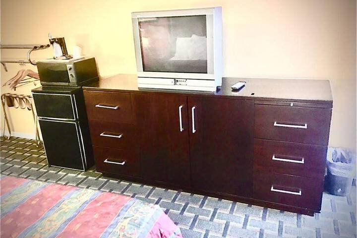 Room 14 of 28