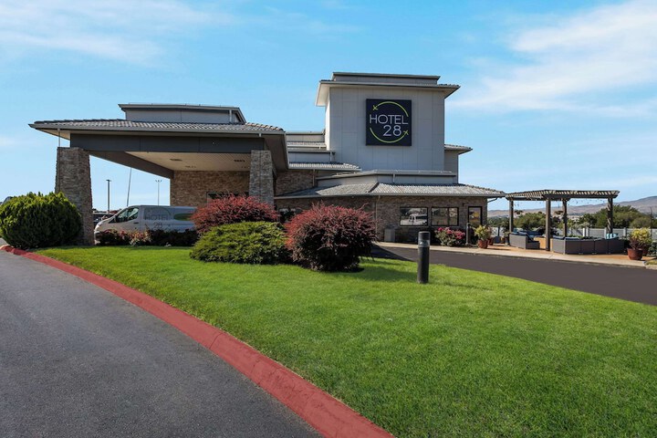 Hotel 5 of 71