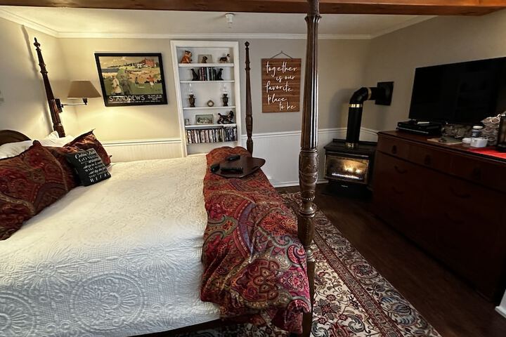 Room 38 of 200