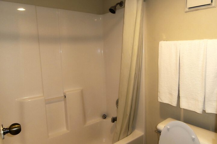 Room 10 of 13