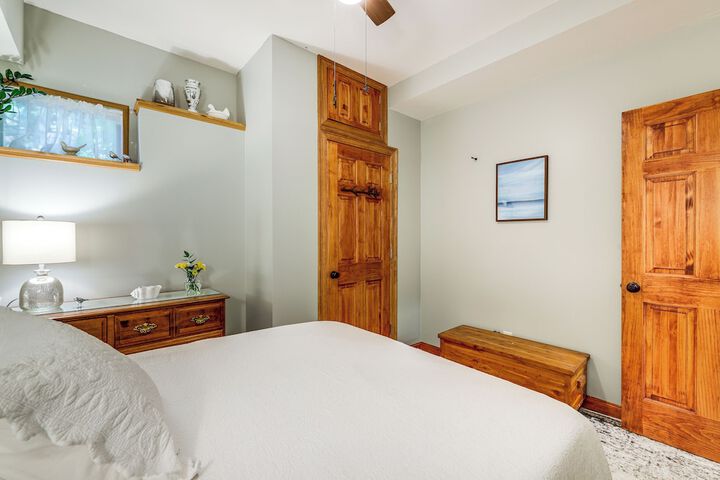 Lakefront Orange Vacation Rental - Pet Friendly!