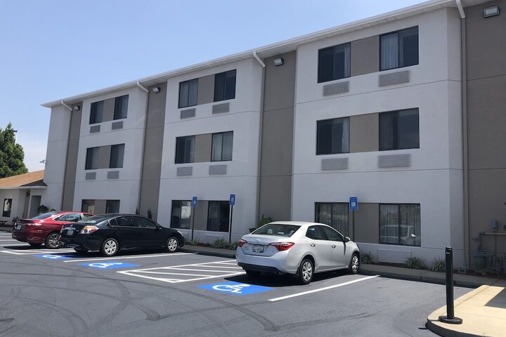 Hotel 4 of 128