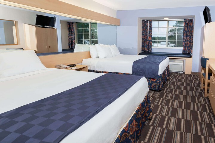Room 8 of 16