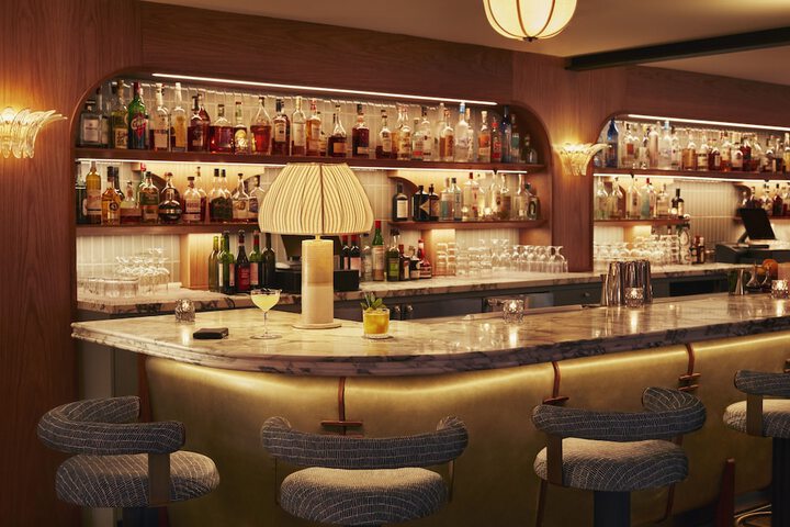Lounge 43 of 45