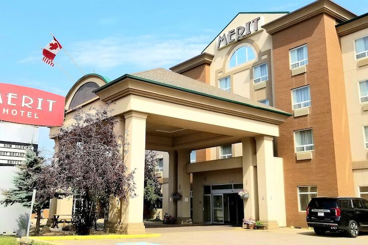 Merit Hotel & Suites