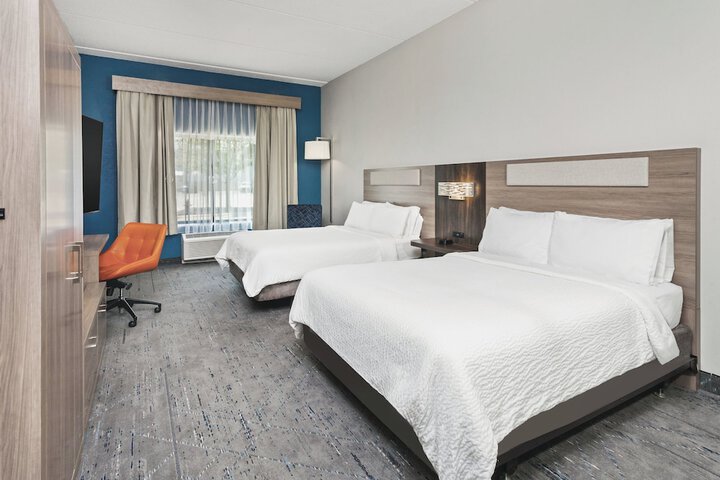 Holiday Inn Express & Suites Chicago West - OHare Arpt Area by IHG
