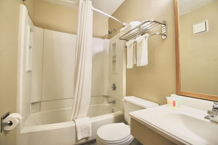Super 8 by Wyndham Kenosha / Pleasant Prairie