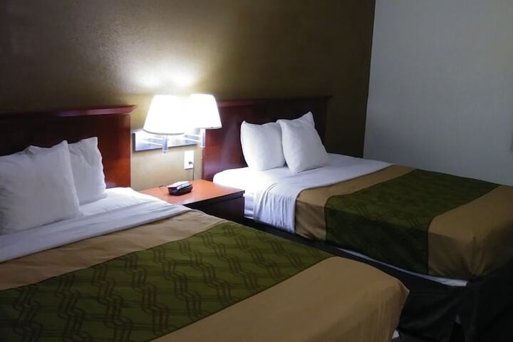 Room 32 of 100