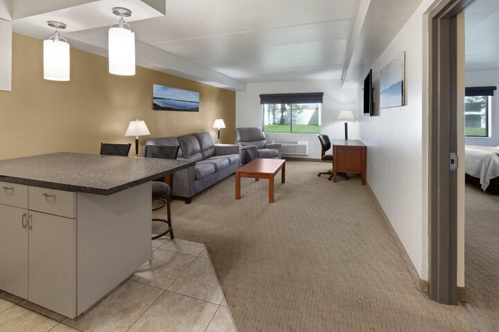 Baymont by Wyndham Jamestown Conference Center & Water Park