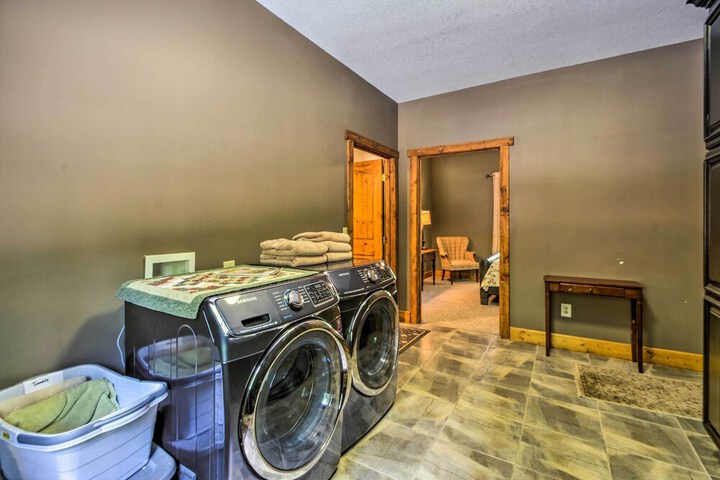 Tryon House w / Hot Tub - Near Equestrian Centers!