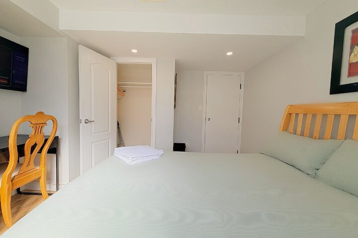 Cozy Rooms in Bright Walkout Suite - Newly Renovated 2026