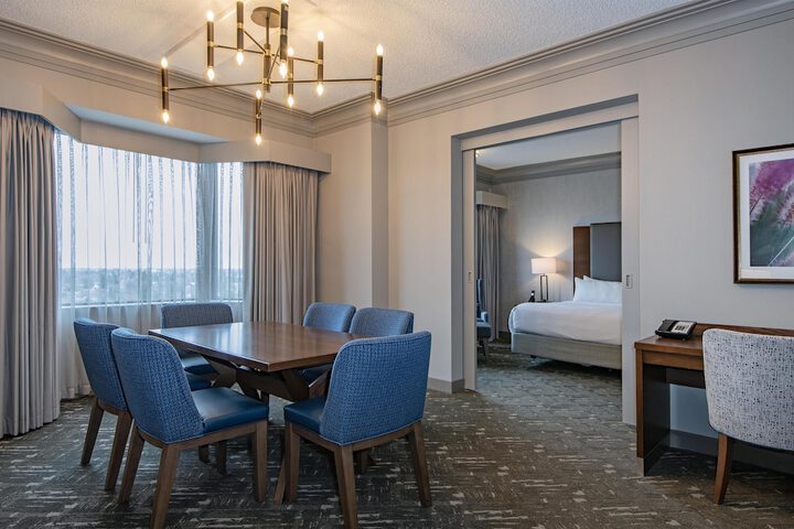 DoubleTree by Hilton Hotel West Edmonton