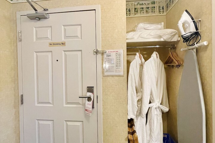 Room 32 of 112