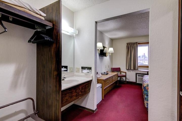 Room 19 of 33