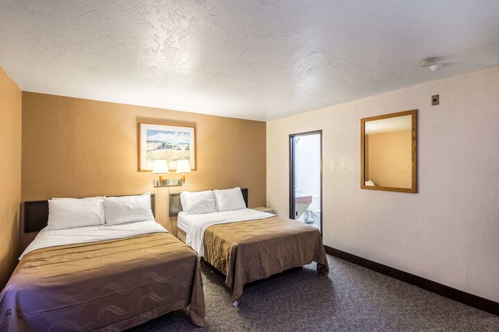 Room 13 of 32