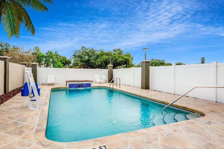 Pool 4 of 27