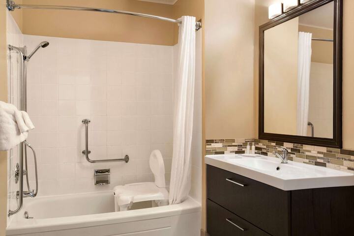 Room 8 of 20