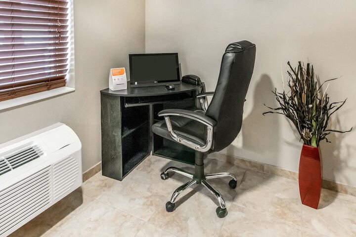 Business Center 34 of 35
