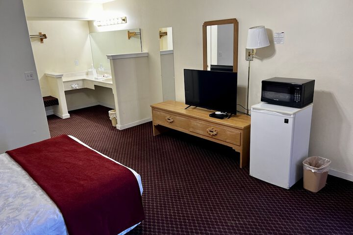Room 11 of 27