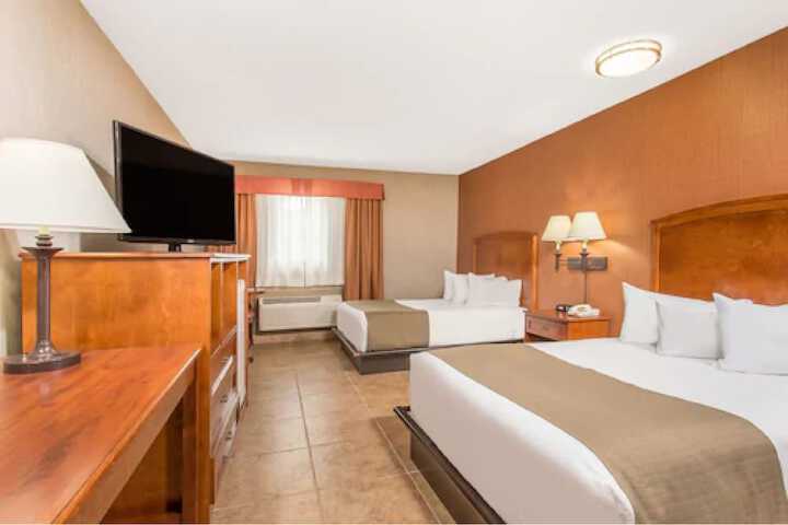 Canmore Inn & Suites