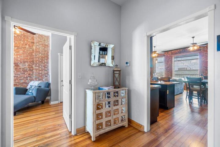 Downtown Loft Amazing Bath Tub & Shower #9
