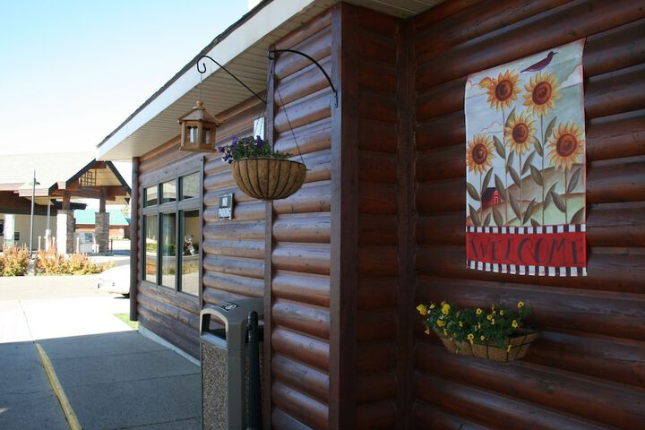 Yellowstone Lodge