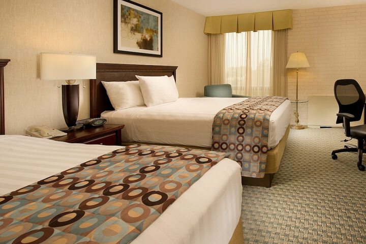 Room 10 of 28
