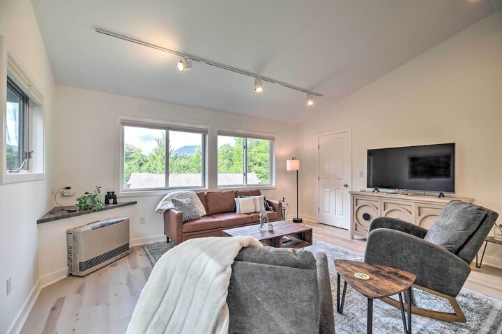 Airy & Bright Hideaway Near Smugglers Notch!