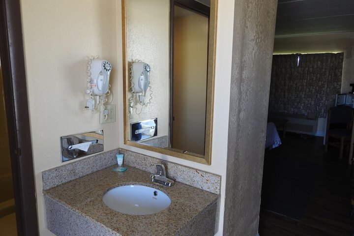 Room 32 of 34