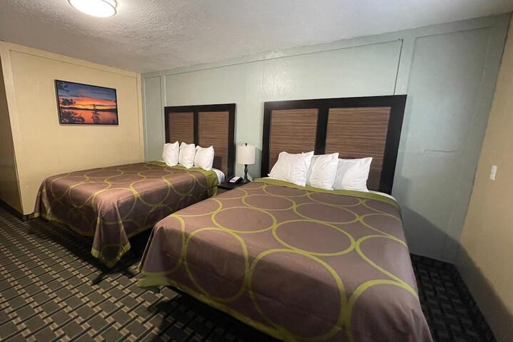 Room 16 of 28